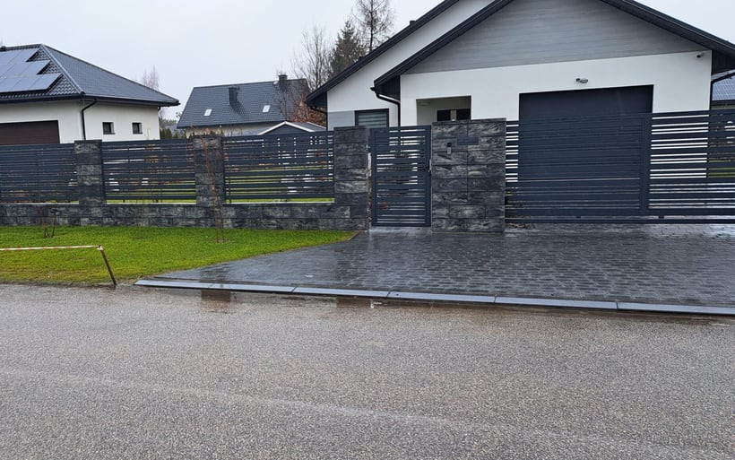 Ogrodzenie panelowe z bramą wjazdową